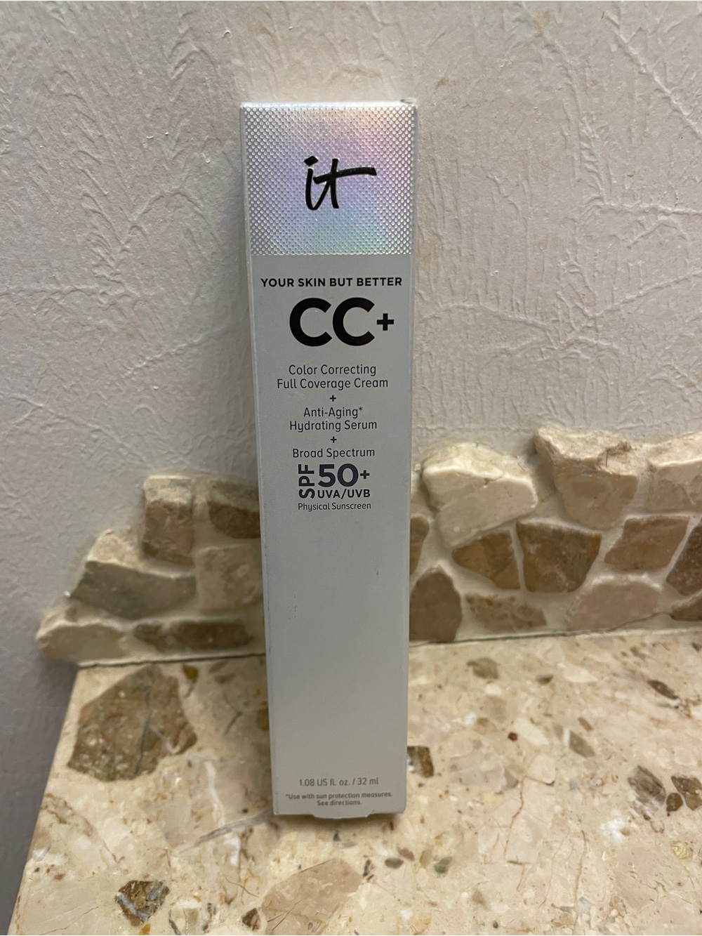 it cosmetics CC+ color: light - makeup- nwt Color Correcting Full Coverage Cream